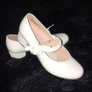 Falls Creeks Little Girls Kitten Heel Dress Shoe